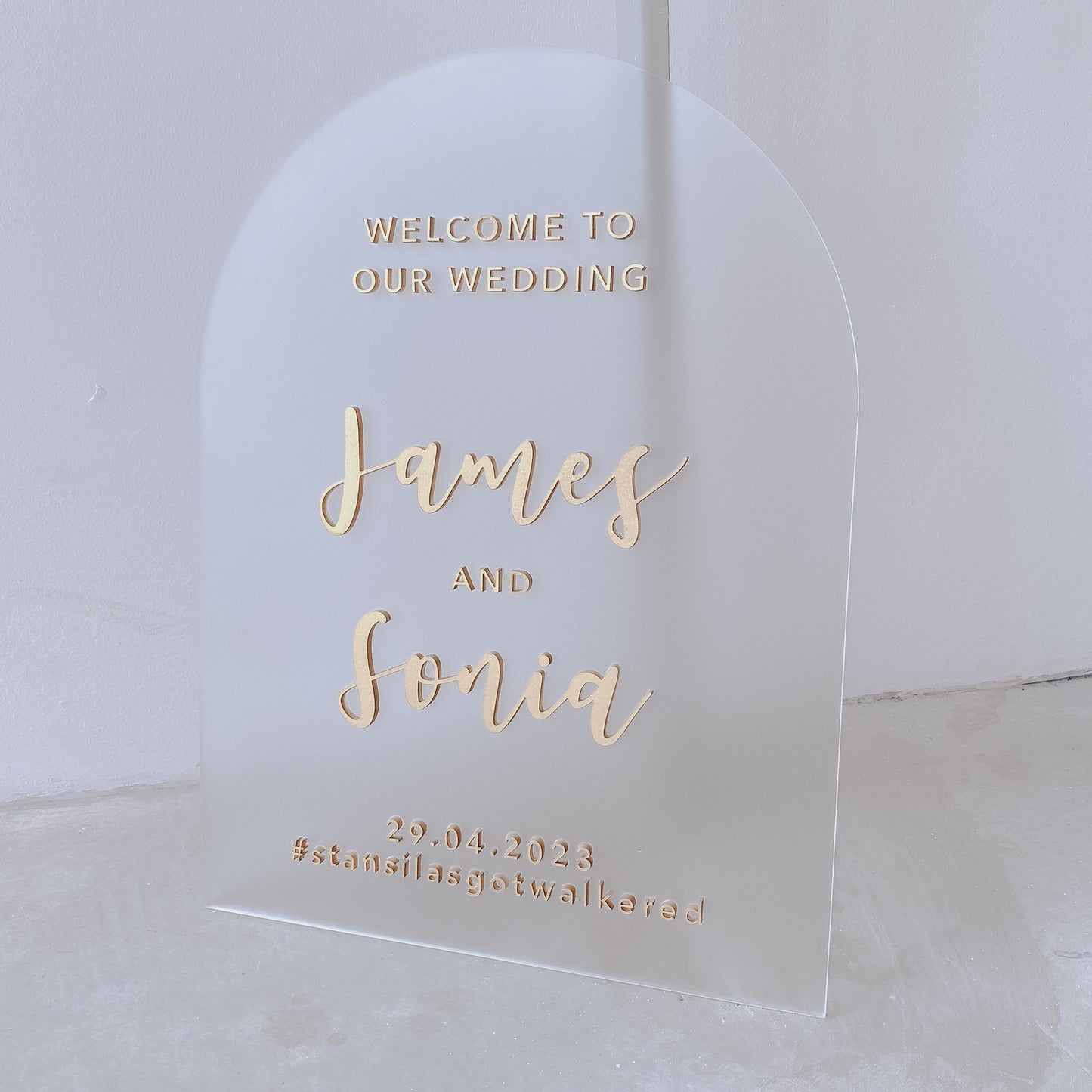 Personalised Wedding Welcome Sign - Acrylic (Arch Shape with 3D texts)